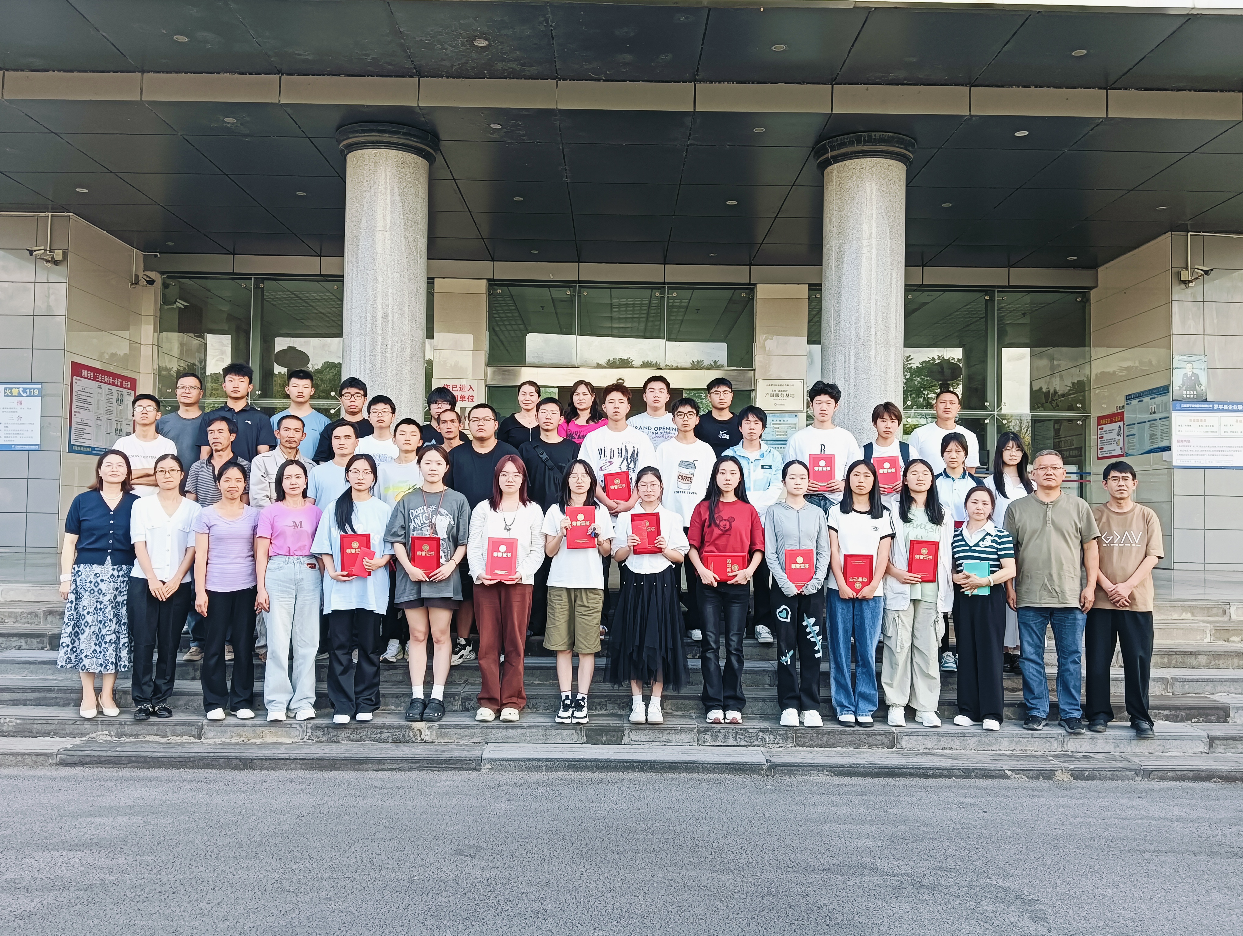 鋅火相傳&middot;智啟新程&mdash;&mdash;羅平鋅電召開2025年職工子女教育激勵表揚(yáng)座談會